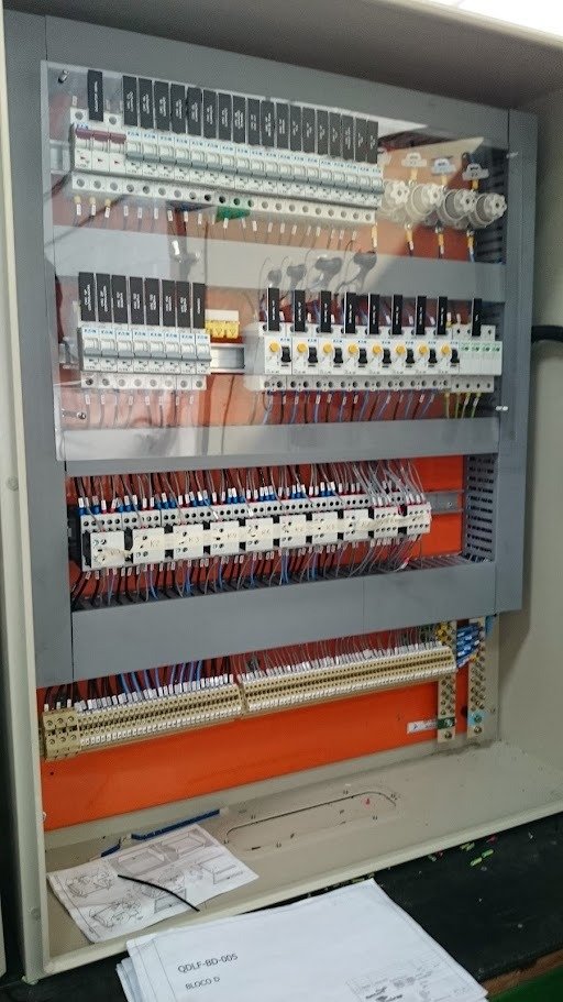 Montagem de Quadros de Distribuição e Proteção